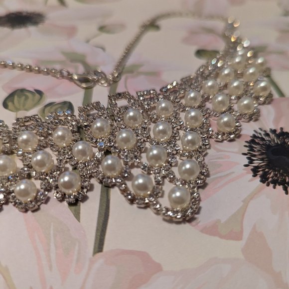 Icing Pearl and rinestone Necklace - Picture 1 of 3